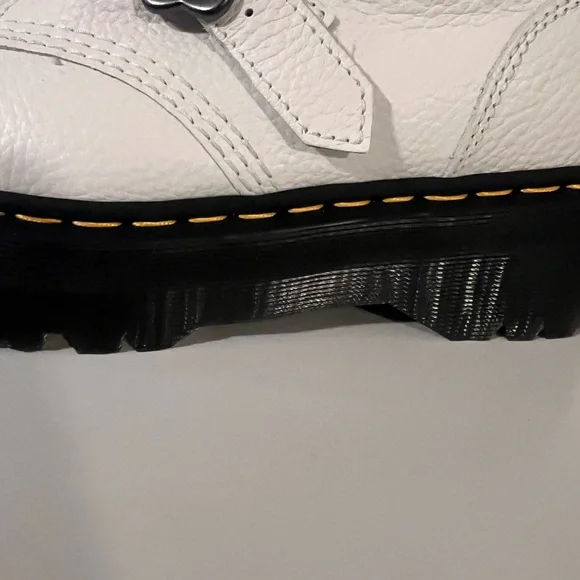 Woman’s boots - Picture 4 of 4